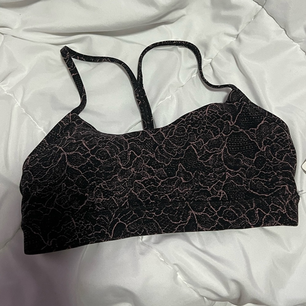 Lululemon flow y bra nulu size 6